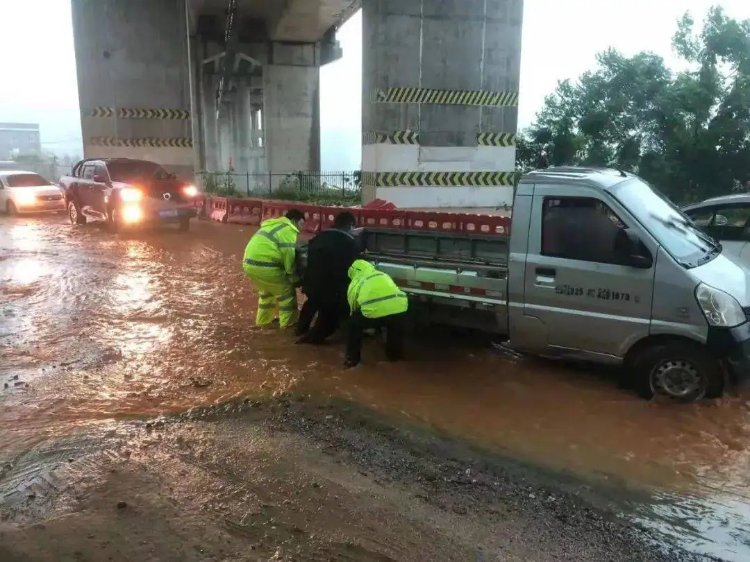 福建的雨下到网友崩溃，这波强降雨会持续多久？