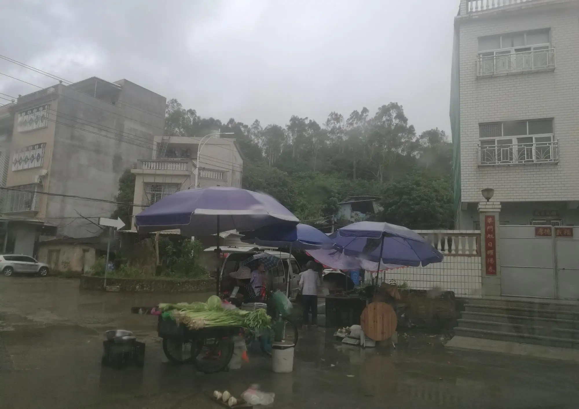 福建的雨下到网友崩溃，这波强降雨会持续多久？