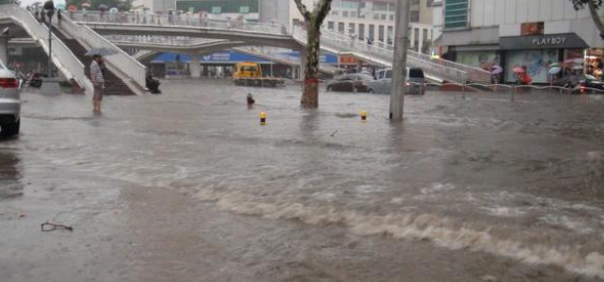 12个省份将遭遇大到暴雨，暴雨天气下出行该注意什么？