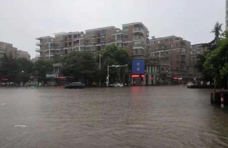 江西上饶暴雨来袭有学校被淹临时停课，当地的排水设备情况如何？