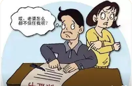 赶着去离婚，男子高速强行冲卡，他为何如此焦急？