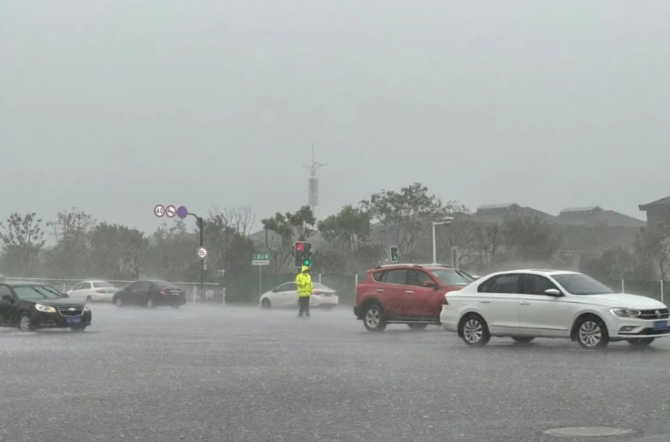 江西上饶暴雨来袭有学校被淹临时停课，当地的排水设备情况如何？