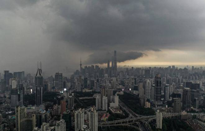 上海暴雨大白被吹倒，还因此受伤，这场暴雨为何来的如此突然？