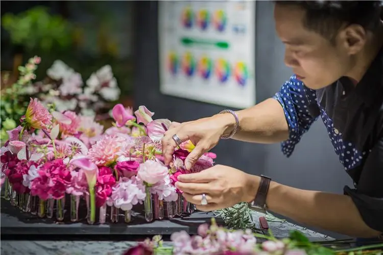 90后花艺师上门插花7500元4次！这个行业的发展前景如何？