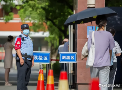 河北一老师忘带40多张准考证，老师到底是太粗心还是太紧张？