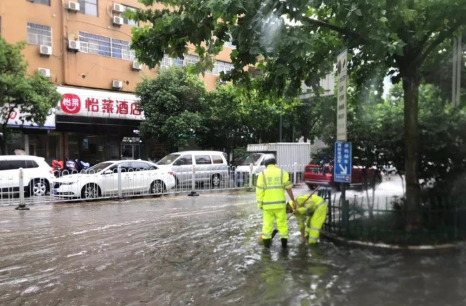 江西上饶暴雨来袭有学校被淹临时停课，当地的排水设备情况如何？