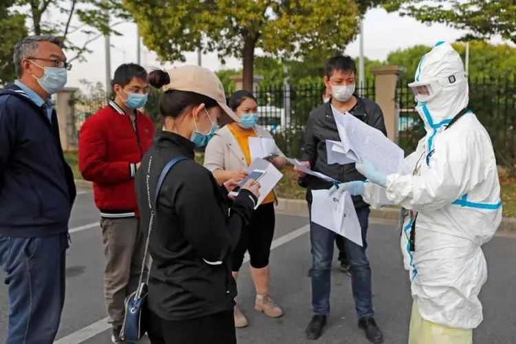 核酸点检测人员罢工，疑因被拖欠工资！何时能解决欠薪问题？