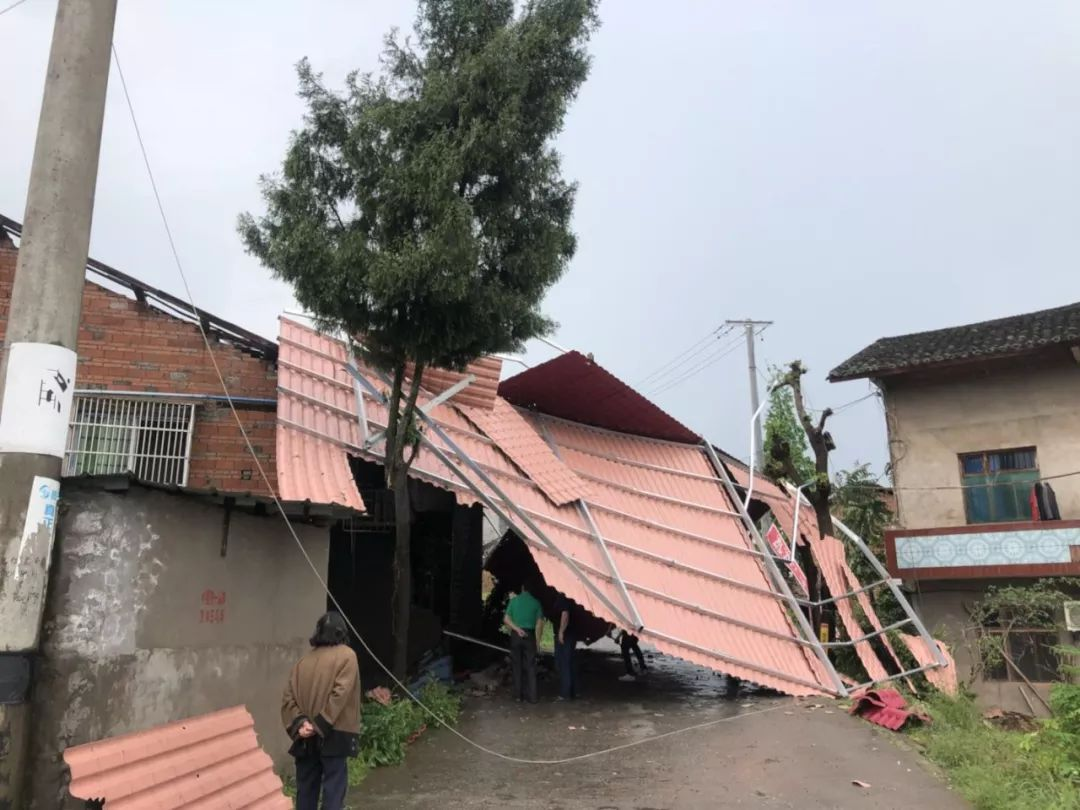 大竹暴雨致31个乡镇街道受灾 ，当地采取了哪些救援措施？