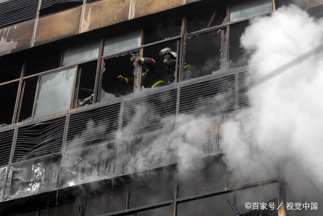 近日，河北石家庄一高层建筑发生火灾，发生火灾时该如何紧急避险？