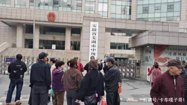 大学老师杀害女学生一审获死刑，女孩父母流泪称：我们等了一年。你怎么看？