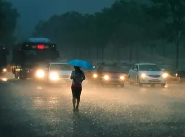 暴雨过后，洛阳一公路瞬间大片坍塌，现场是否有造成人员伤亡的情况？