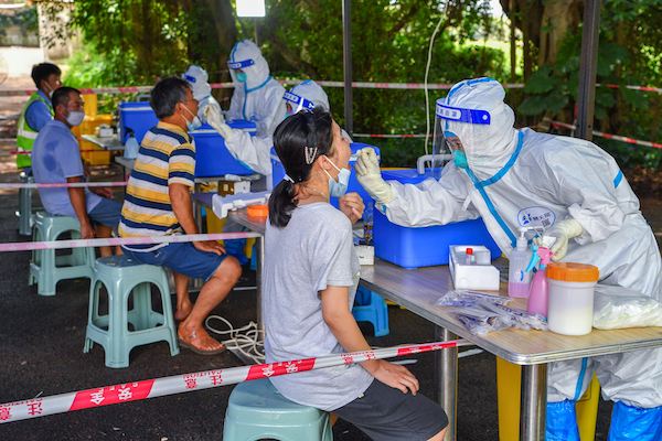 吉林一核酸检测点多人共用一棉签采样，当地卫健委对此有何回应？