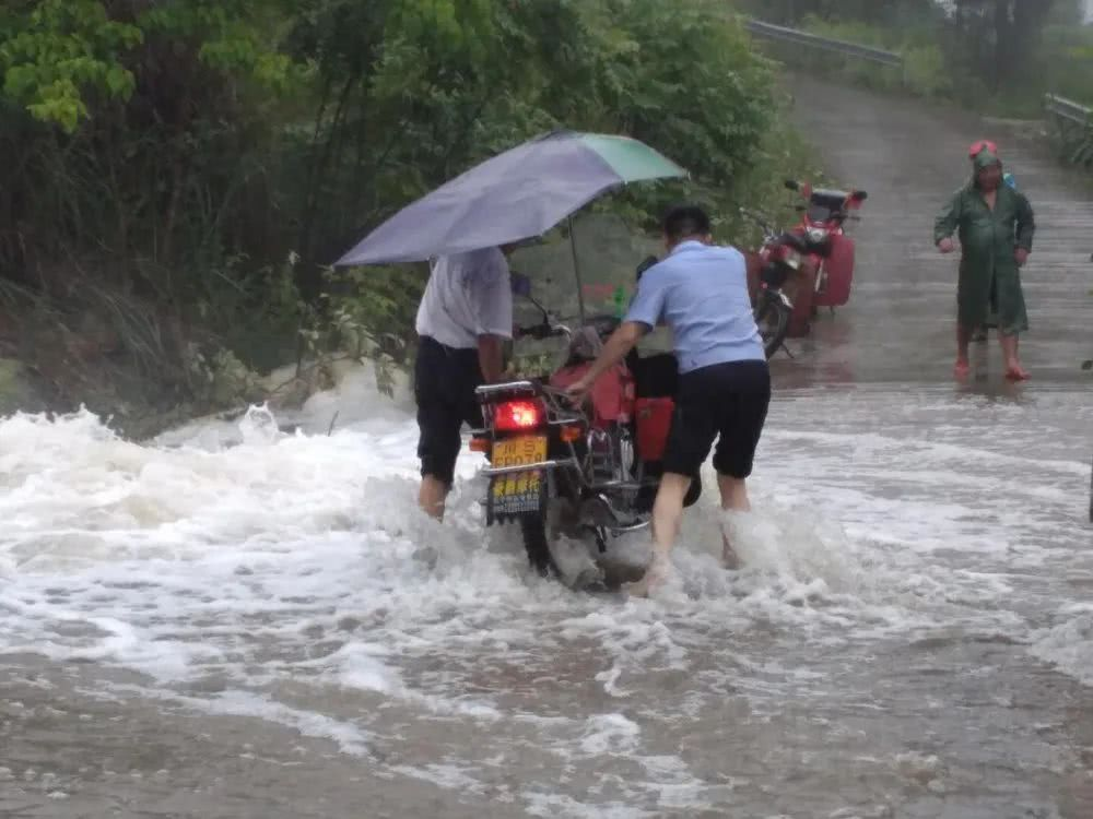 大竹暴雨致31个乡镇街道受灾 ，当地采取了哪些救援措施？