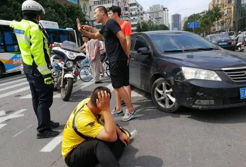 深圳一外卖员送餐超时砍伤订餐者，你如何看待此事？