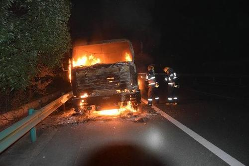 贵州毕节两车追尾起火，有没有造成人员伤亡？