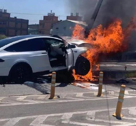 林志颖车祸后露面庆生，容颜依旧！