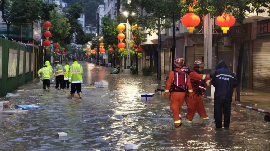 陕西安康10县区遭暴雨袭击，有多少人因此受灾？