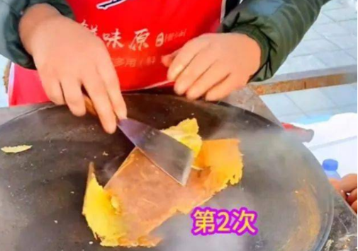 沧州一大妈摊3个煎饼才成功被怀疑身份，大妈的真实身份是什么？