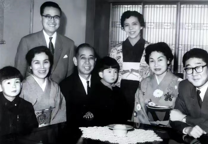 安倍晋三外祖父62年前也曾遇刺，他祖父是被何人刺杀的？