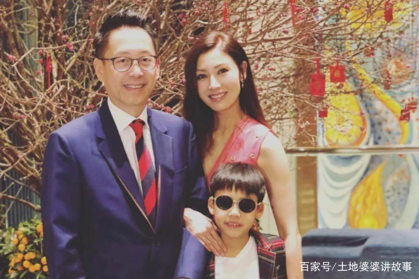 李嘉欣与9岁儿子共浴，如此无男女之别，会影响孩子未来的身心健康吗？