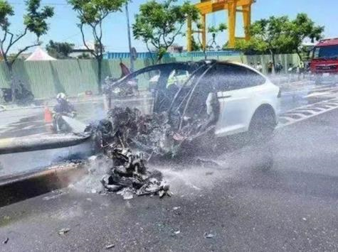 林志颖车祸后露面庆生，容颜依旧！