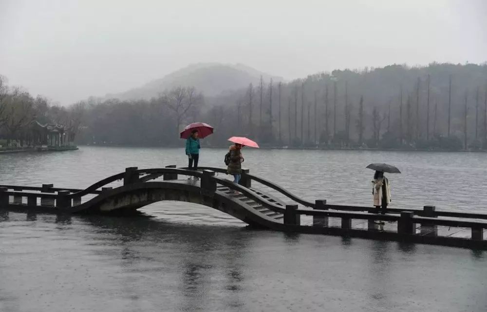 中秋小长假西湖多景点游客稀疏，各地景区的状况如何？