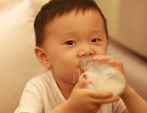 误食强酸的错误做法