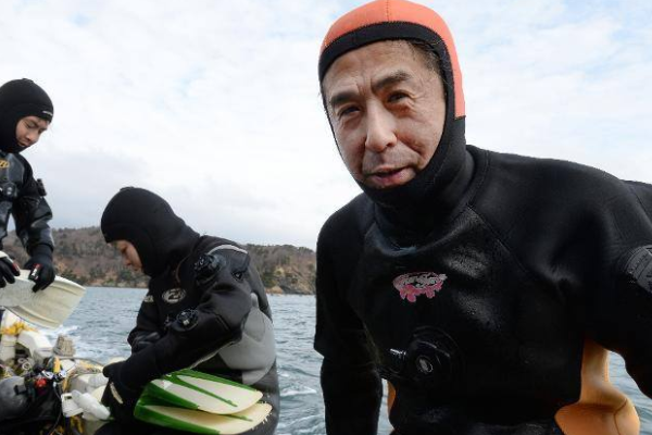 日本大地震后老人海底寻妻十年，他是怎么坚持下来的？