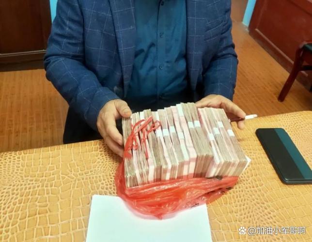 郑州大爷路边捡19万现金，深夜苦等失主6小时，这笔钱可以占为己有吗？