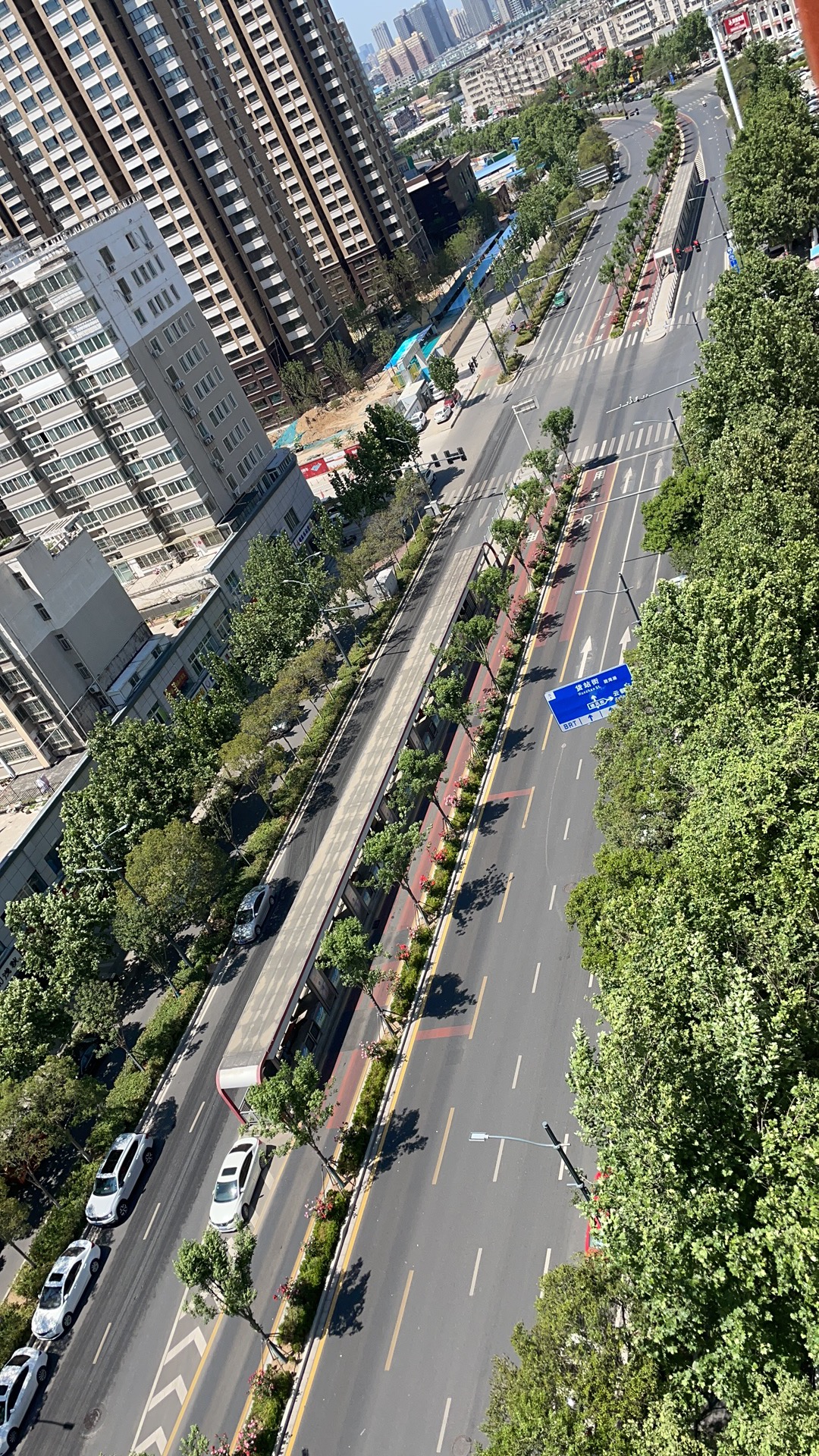 航拍疫情下的郑州：道路冷清空旷，郑州现在的防控措施是怎样的？