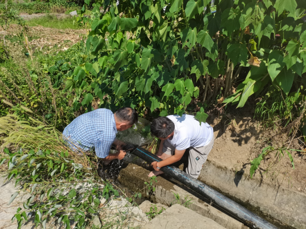 持续高温，重庆51条河流断流，农村供水受影响，该怎样解决用水问题？