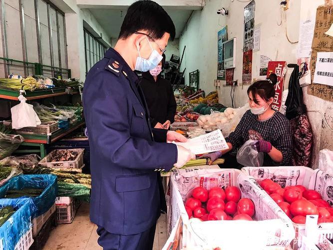 上海梅陇镇部分保供猪肉以次充好，多人被查处，疫情下如何保障食品安全？