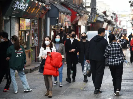 多个旅游城市疫情散发，暑期游再度蒙上阴影，旅游业今年还有复苏的可能吗？