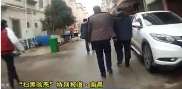 丰城警方通缉42岁涉黑在逃女，悬赏20万，她做了什么？