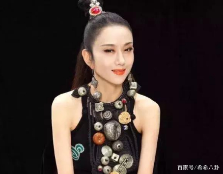 杨丽萍罕见35岁照片曝光，女神那个时候是什么样子？