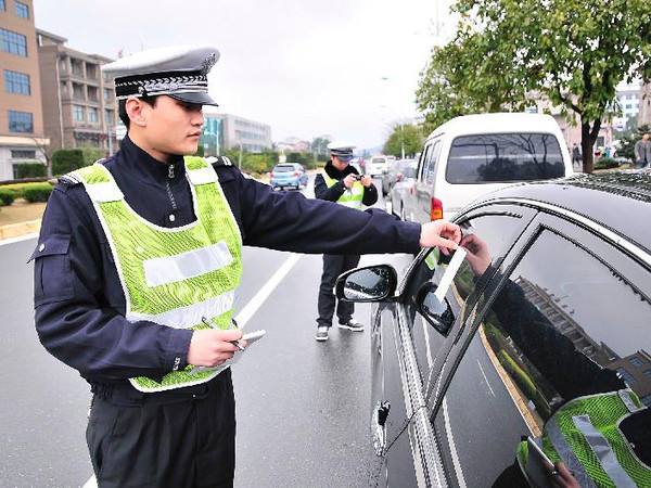 违章停车罚款逾期未交有何后果？