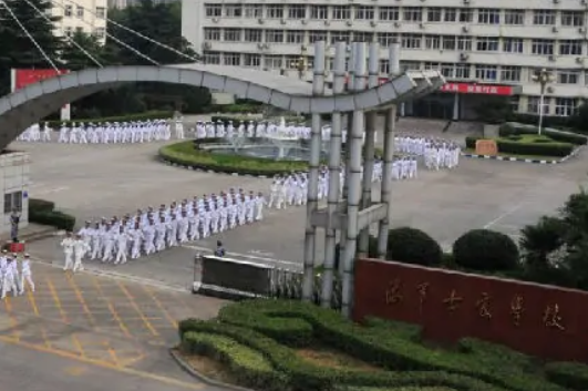 士来自官学校有哪些