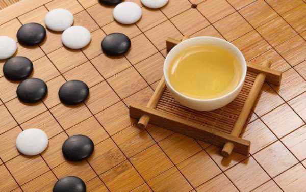 人情似纸张张薄,世事如棋局局新什么意思？